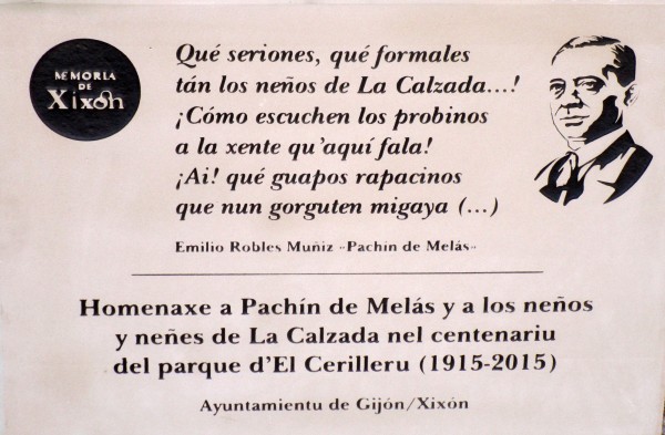 Placa homenaxe a Pachín de Melás y neños y neñes de La Calzada_1