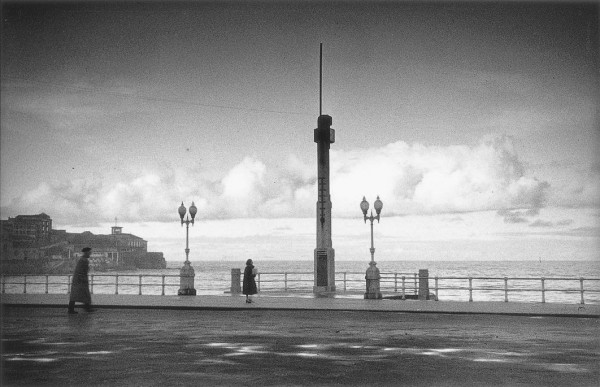 Atardecer en la Escalerona en Gijón, 1950. memoria digital