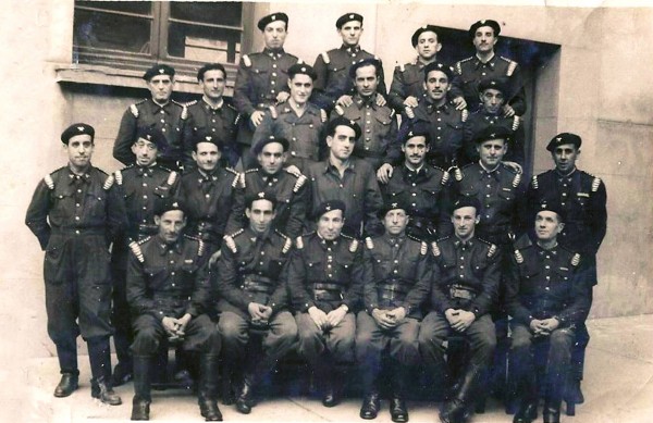 a principios de los años 50. Su abuelo José Entrialgo (Josepín) sentado, el tercero por la derecha
