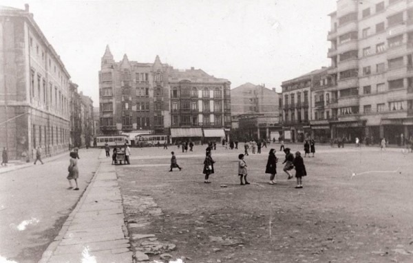 Plaza del Instituto después del derribo del mercado de Jovellanos