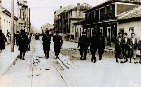 1934 Revolución de Octubre. Guardia de Asalto patrullando por la Avenida de Schultz